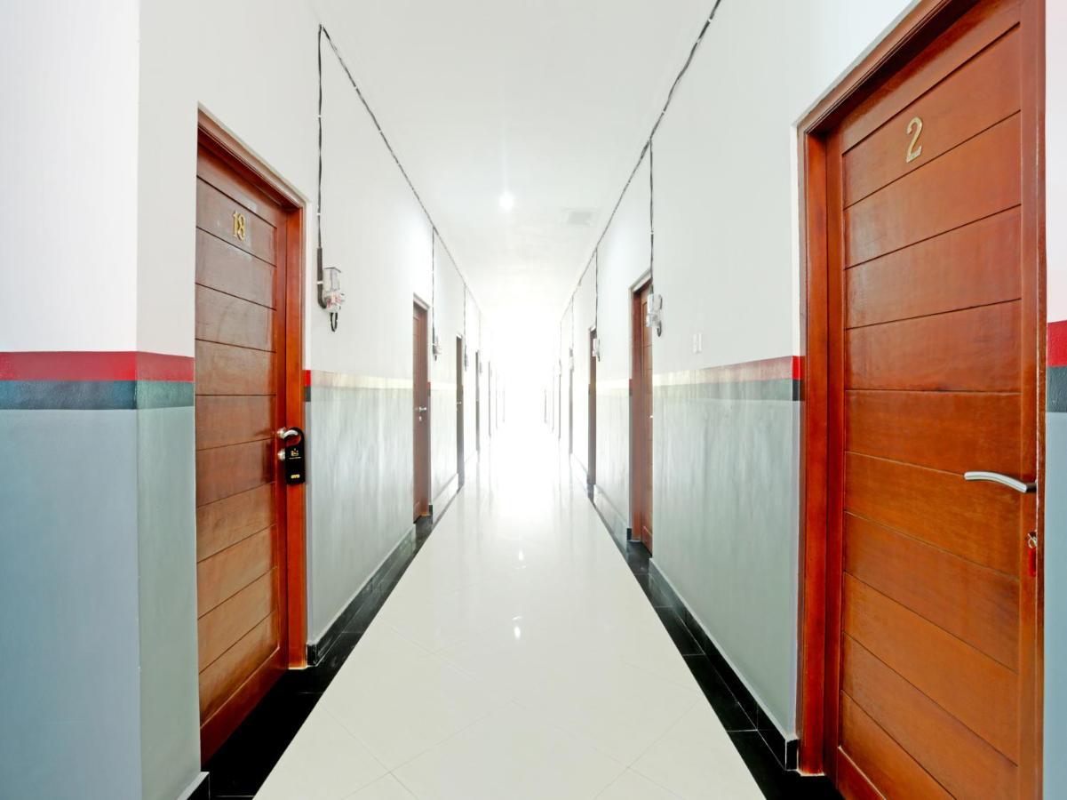 Oyo 90859 Cahaya Guest House Pesanggaran 外观 照片