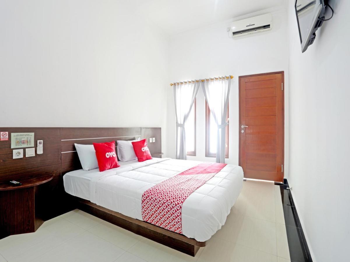 Oyo 90859 Cahaya Guest House Pesanggaran 外观 照片