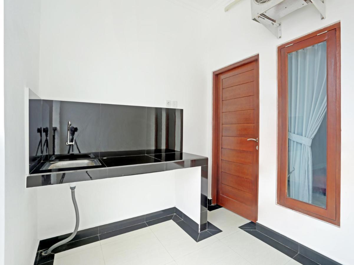 Oyo 90859 Cahaya Guest House Pesanggaran 外观 照片