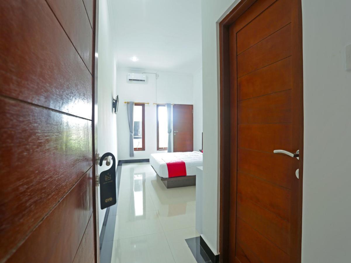 Oyo 90859 Cahaya Guest House Pesanggaran 外观 照片