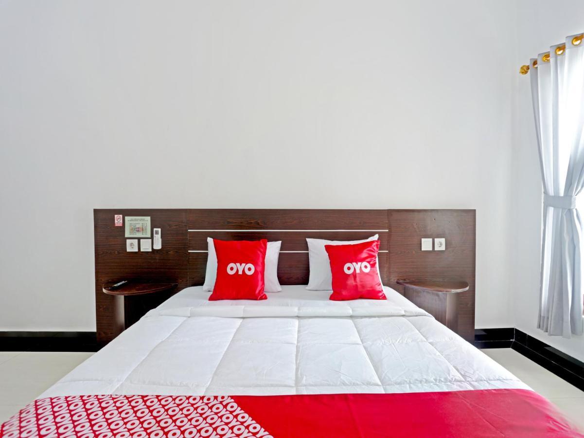 Oyo 90859 Cahaya Guest House Pesanggaran 外观 照片