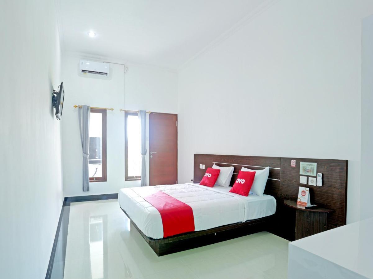 Oyo 90859 Cahaya Guest House Pesanggaran 外观 照片