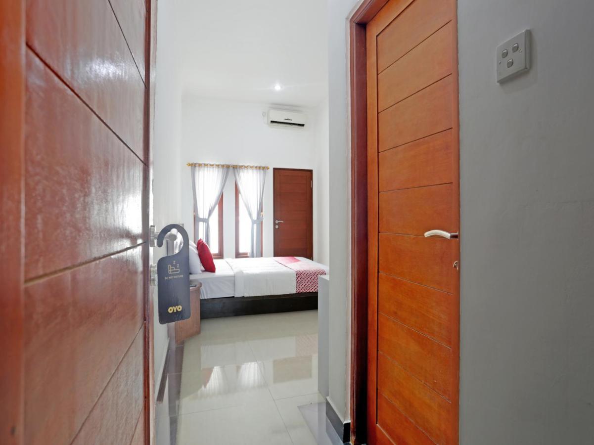Oyo 90859 Cahaya Guest House Pesanggaran 外观 照片