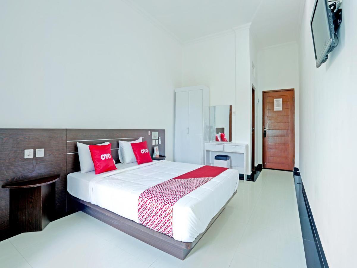 Oyo 90859 Cahaya Guest House Pesanggaran 外观 照片
