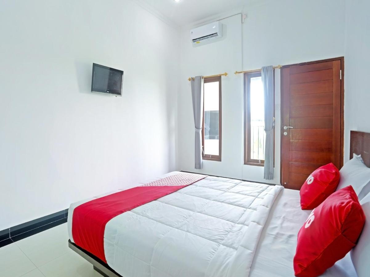 Oyo 90859 Cahaya Guest House Pesanggaran 外观 照片