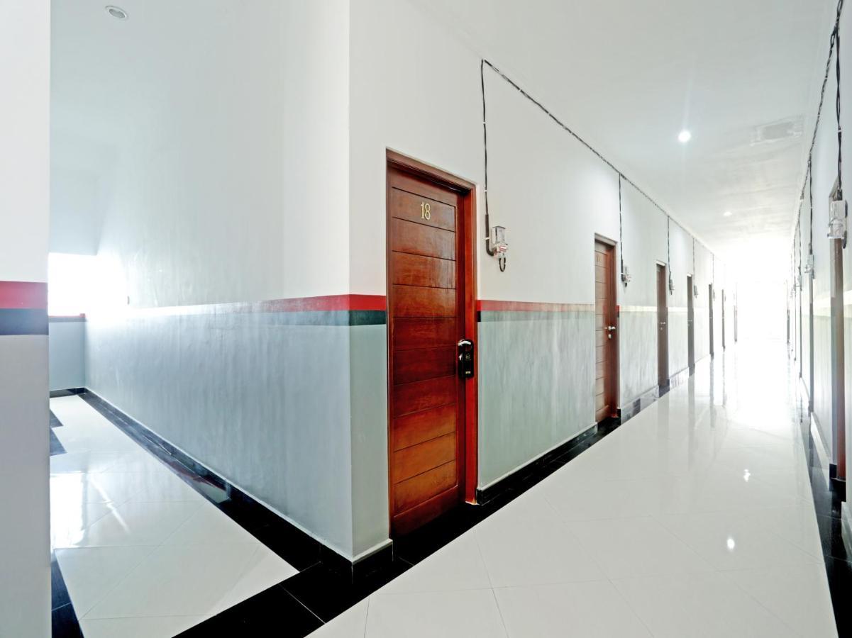 Oyo 90859 Cahaya Guest House Pesanggaran 外观 照片