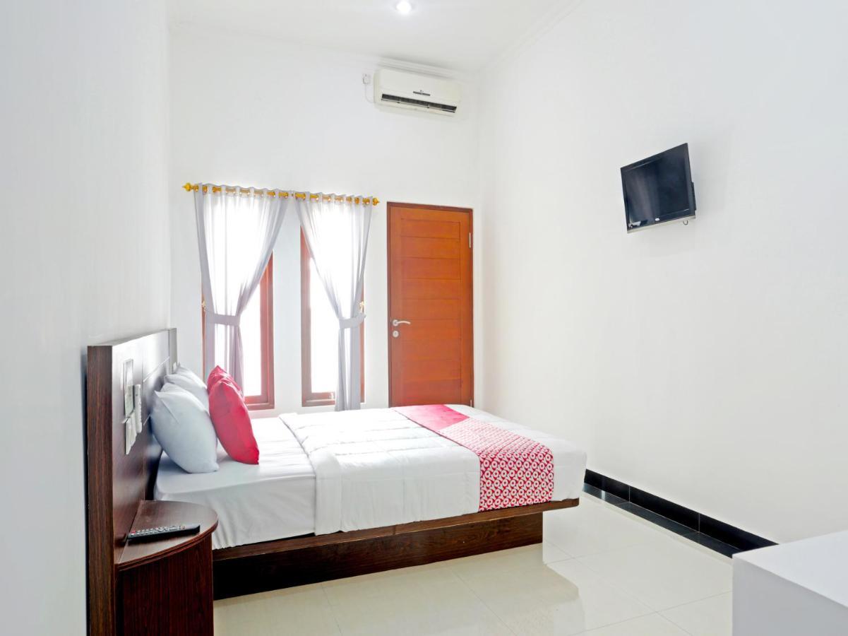 Oyo 90859 Cahaya Guest House Pesanggaran 外观 照片