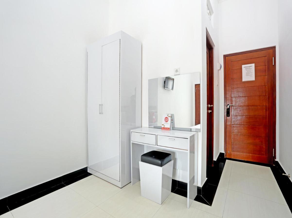 Oyo 90859 Cahaya Guest House Pesanggaran 外观 照片