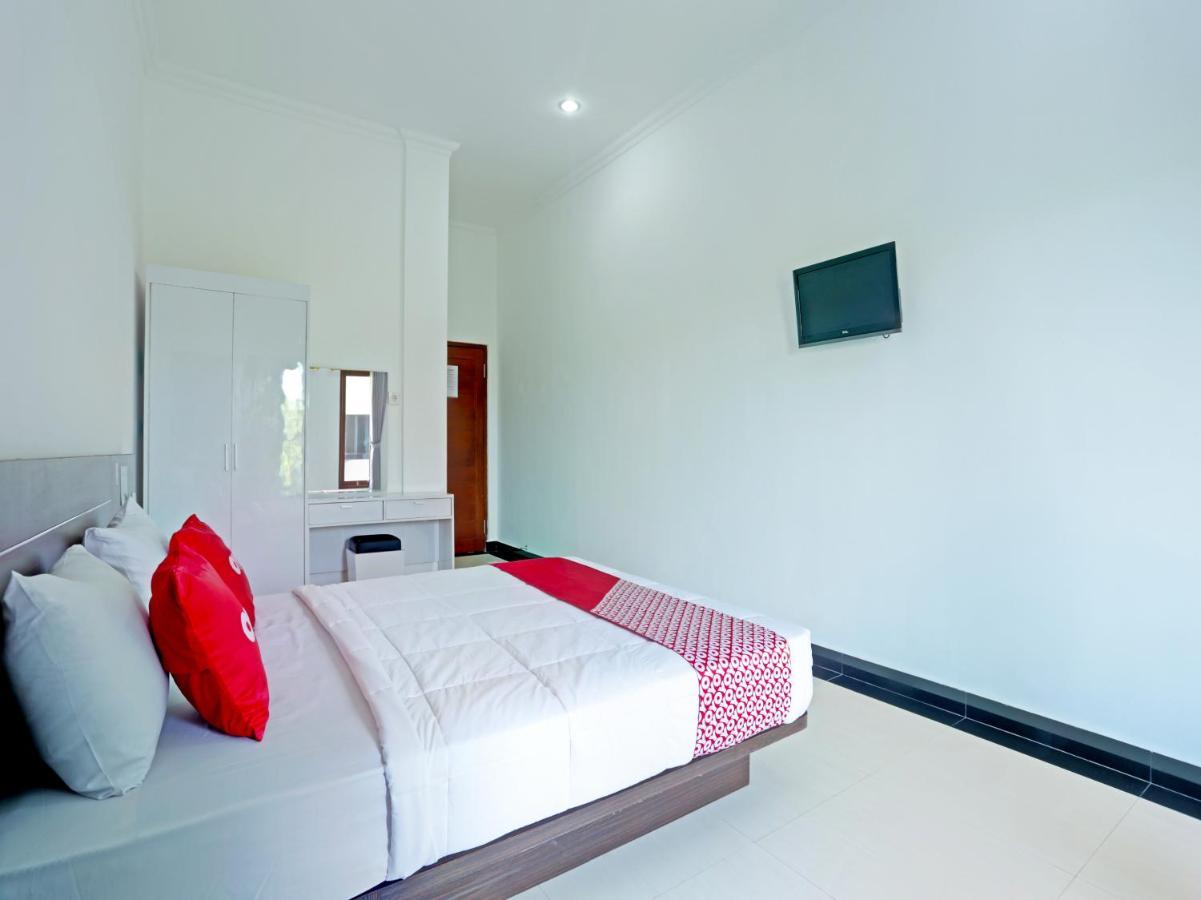 Oyo 90859 Cahaya Guest House Pesanggaran 外观 照片